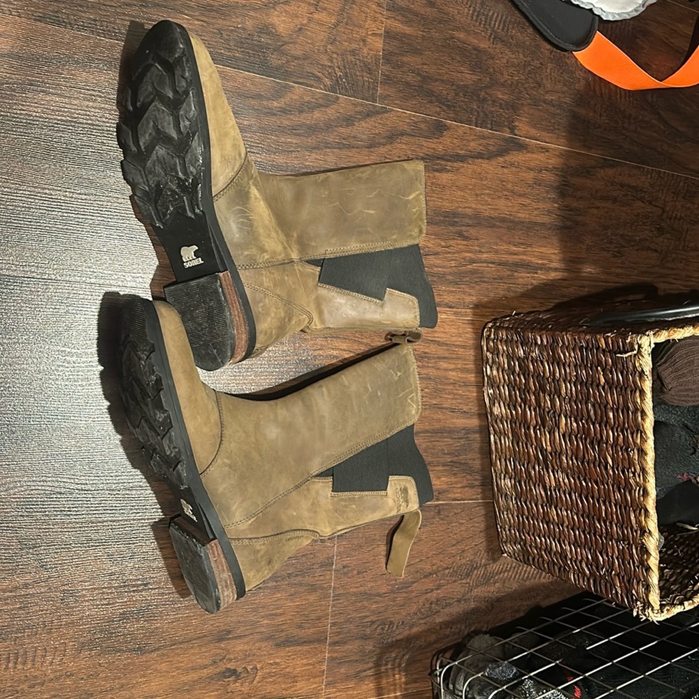SOREL waterproof brown leather ankle boots. Worn only a few times.